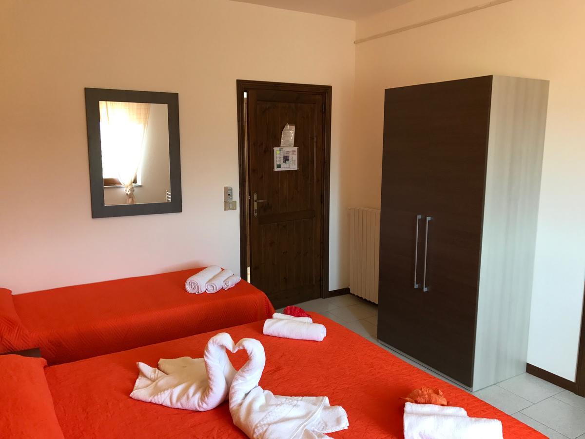 Hotel Marina Badesi Exteriör bild